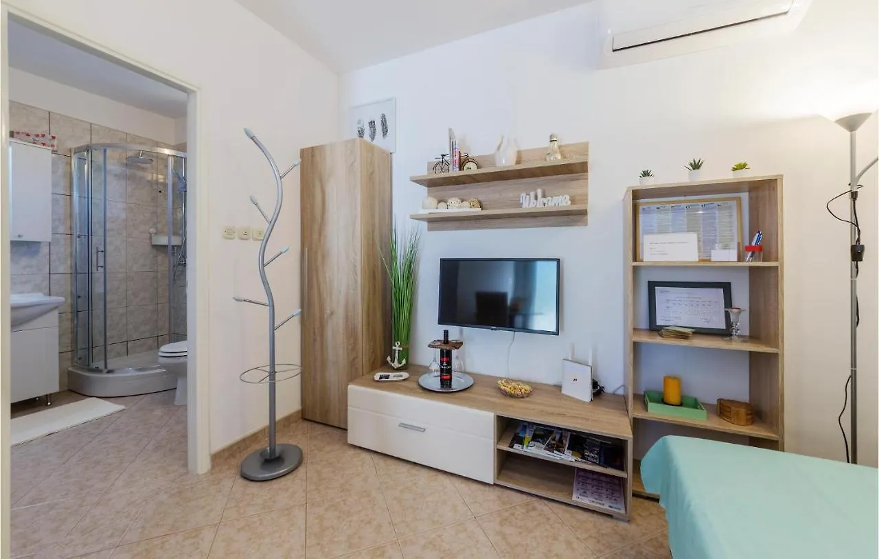 Cozy Apartment In Fazana With Wifi