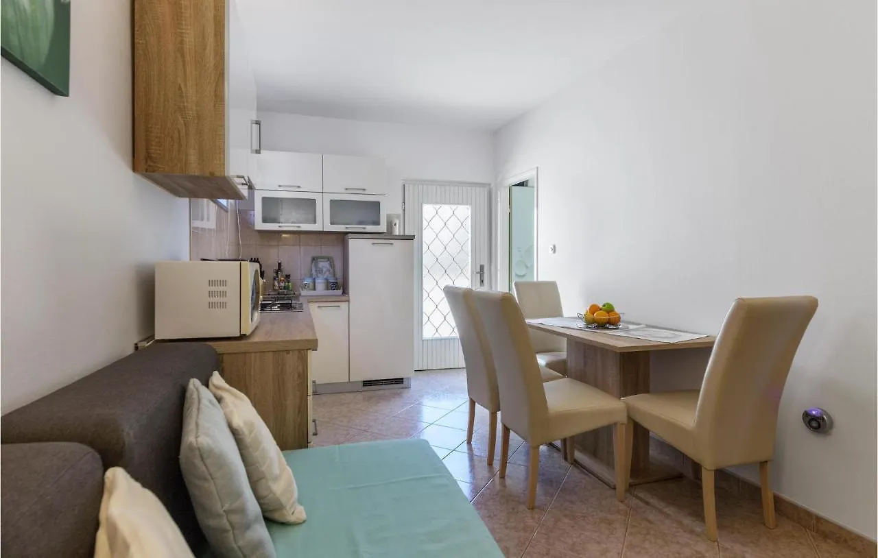Cozy Apartment In Fazana With Wifi