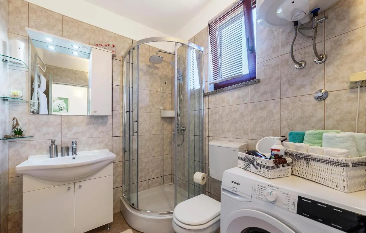 Cozy Apartment In Fazana With Wifi 0*,  Hırvatistan